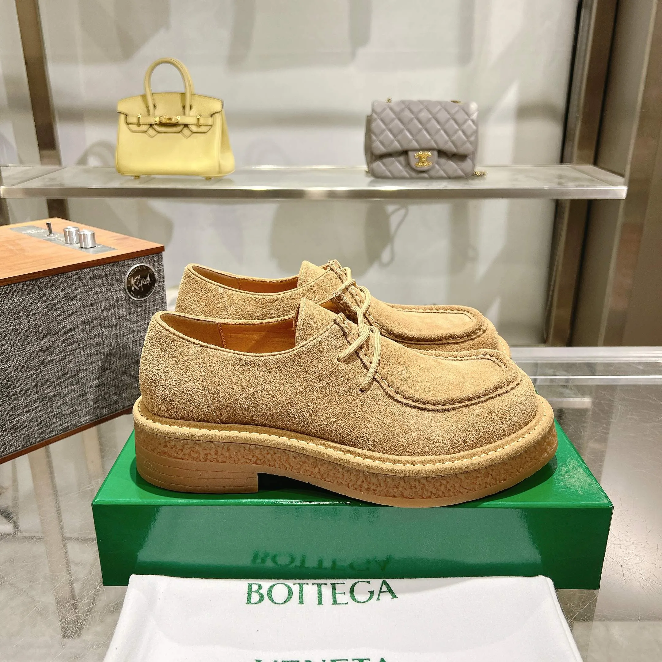 [BV] Top P: 740💰Size for couples: 35-44 (Female 40, Male 38 45, custom-made, non-refundable) Bottega Veneta classic Bottega Veneta counter model! Big square head! Strappy deep-mouth shoes! Reproduction of the original board! The feet are super domineering! Original molded outsole! High-grade mercerized cow velvet! Solid color Niuli!